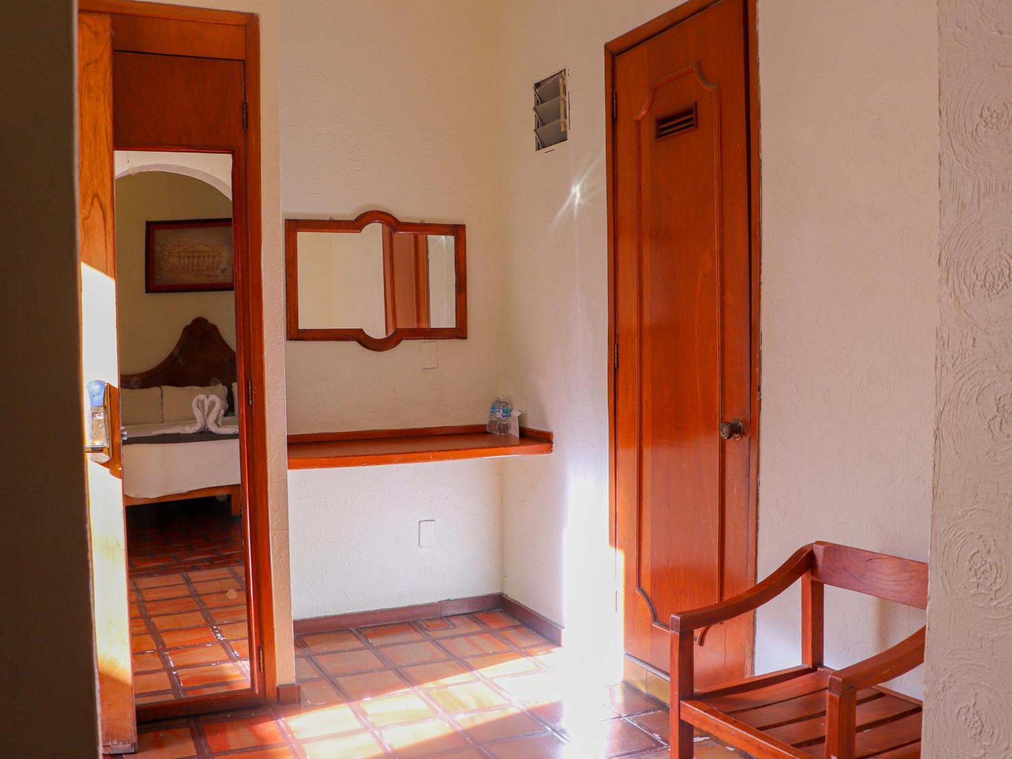 Hotel Frances Гвадалахара Экстерьер фото